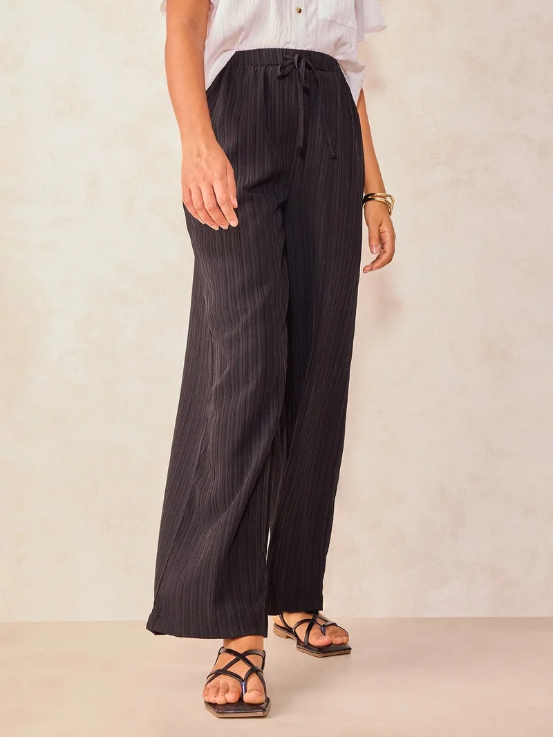 Outzidr  Black Textured Pull On Wide Leg Trouser for Women | Best Price UAE